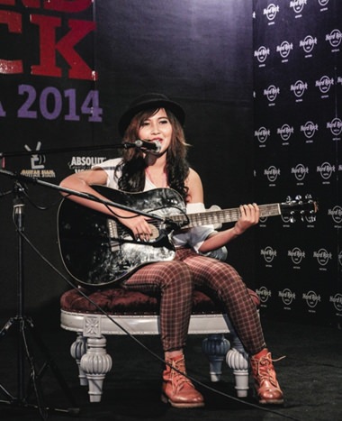 A contestant attempts to wow the judges with her musical talents.