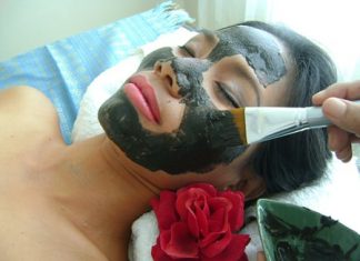 A secret recipe of Thai herbs used in the facial treatment can leave the skin feeling soft and glowing.