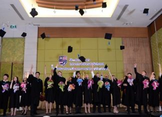 St Andrews graduating IB class of 2014.