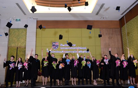 St Andrews graduating IB class of 2014.