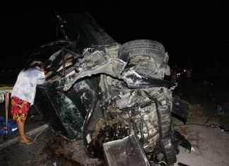 Woman crushed, power disrupted following Sattahip car crash Speed kills - or in this case, maims, as the woman driving this car lost control when a tire burst.