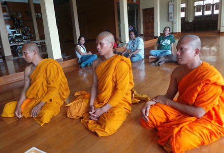 Navy Police arrested 3 men masquerading as monks allegedly to swindle Sattahip Market shoppers.