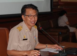 Dr. Vuthakrai Saksurkan of the Chonburi Public Health office advises hoteliers and retailers on how to prevent the Ebola Virus.