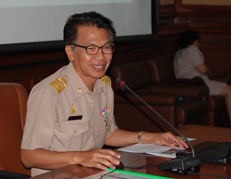 Dr. Vuthakrai Saksurkan of the Chonburi Public Health office advises hoteliers and retailers on how to prevent the Ebola Virus.