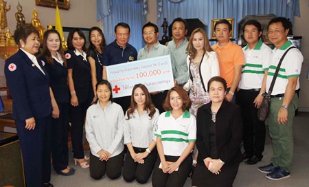 K-SME Co., led by Wutthichai Peewthong and Aphisit Litiwanon, raised 260,000 baht pouring cold water over their heads and donated 100,000 baht of this to the Banglamung Red Cross.