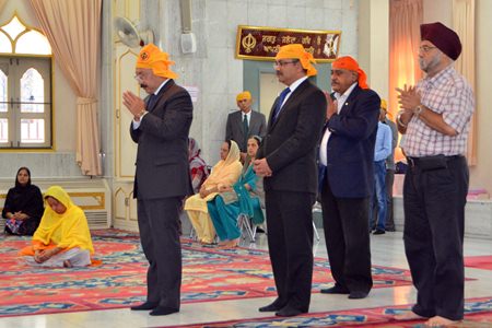 Indian Ambassador to Thailand H.E. Harsh Vardhan Shringla, Arvind Kumar, consul at the Embassy of India to Thailand, Pratheep Malhotra, Managing Director of the Pattaya Mail Media Group, and Paramjit Singh Ghogar solemnly pray, offering their respects to the Sikh Temple in South Pattaya.