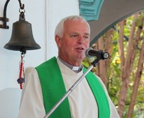 Senior pastor Ragnvald Seierstad talks about the early history of the Norwegian Seamen’s Church during the service.