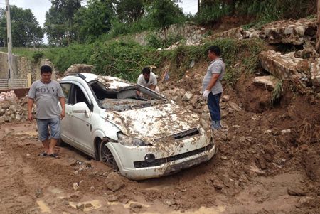 Kittidet was able to reverse fast enough to avoid injury, although his car was not so lucky.