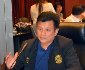 Amnuai Somphongtham, chairman of city council’s environment committee, conveys the city’s unhappiness with Pattaya Clean City Co.’s work in the streets, on sidewalks and in collecting trash.
