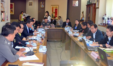 Provincial authorities and local police meet to plan the APEC anti-money laundering summit to be held Sept. 22-24 at the Dusit Thani Hotel.