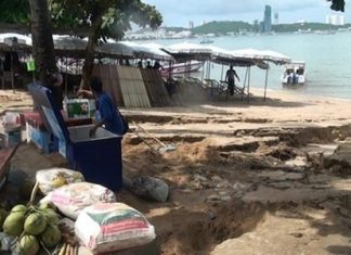 Along Pattaya Beach between Sois 1 and 5, flood runoff dug holes 50-80cm deep in the sand, leaving many parts of the beach unusable once the skies cleared.