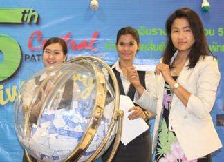 Suchada Petchsri, office manager of the Central Festival Pattaya Beach and co-host of the event, pulls out a lucky draw ticket.