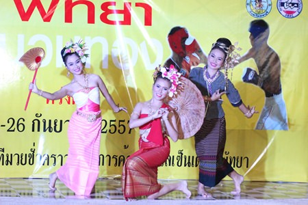 A traditional dance brightened up the press conference.