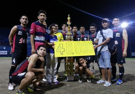 Kind hearted citizens organized a charity football match for Phatchara Hreeluksawadee, a victim of ALS, raising for 40,000 baht.