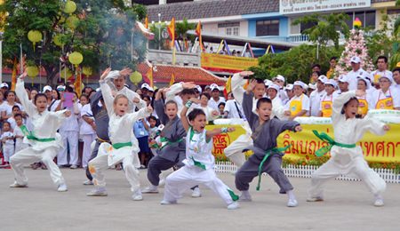 Children from the Kung Fu training center on Pattaya 3rd Road perform for the audience.