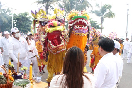 Lions and dragons are considered auspicious beings at the vegetarian festival.