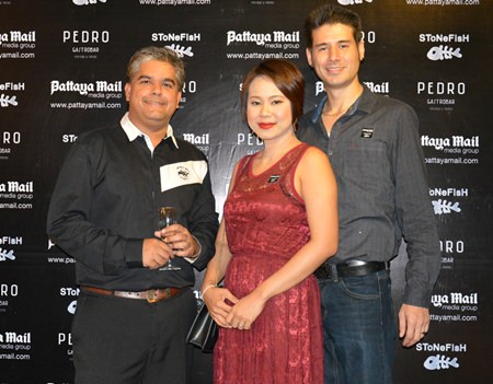 Tony Malhotra, of Pattaya Mail poses for a photo with Wipawan and Scott Tanner from MJ’s Smokehouse.