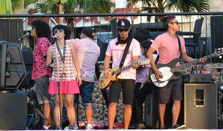 The band Nu Color (Hard Rock Pattaya’s resident band) sets the tempo at the campaign launch.