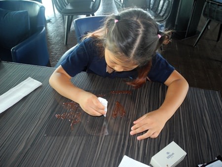 Heewon practicing her decorating.