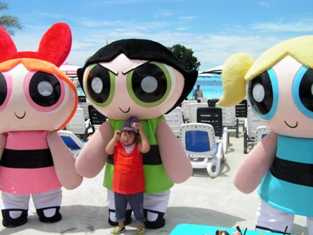 Look Giew with the Powerpuff girls.