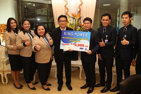 King Power Pattaya Operations Manager Sumitr Wongsamart (center right) presents 10,000 baht to buy 60 sporting outfits for students of Pattaya’s schools to Deputy Mayor Wutisak Rermkitkarn (center left).