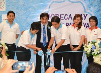 Deputy Mayor Ronakit Ekasingh and store managers cut the ribbon to officially open the event.