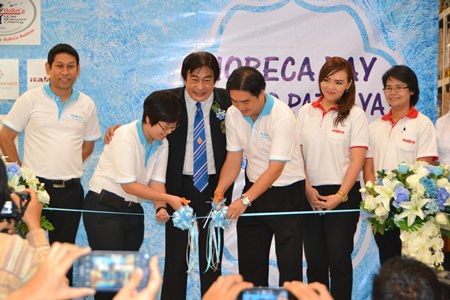 Deputy Mayor Ronakit Ekasingh and store managers cut the ribbon to officially open the event.