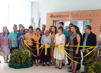 Sopin Thappajug (center), executive director of the Diana Group, along with members of area Lions clubs, cuts the ribbon to officially open the new medical center at Pattaya School #7.