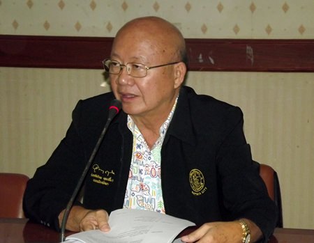 Deputy Mayor Wattana Chantanawaranon meets with officials to begin planning for this year’s Loy Krathong festival, which falls on November 6.