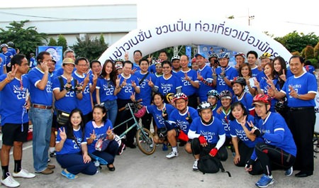Cyclists prepare to head out for the “Nation Media Invites people to cycle and tour Pattaya to reduce global warming event”.