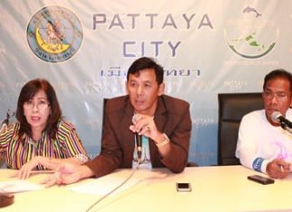 Metharak Suntharod (center), president of the Walking Street Community, leads a meeting with representatives from 44 Pattaya communities to discuss raising funds for a new market at Bali Hai pier.