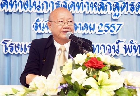 Deputy Mayor Wattana Chantanawaranon leads a meeting to review local scholastic curriculum aimed at preparing students for the ASEAN Economic Community.