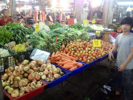 Vegetable dealer Pom Samretkij says trade at his Amornnakorn stall has been very slow.