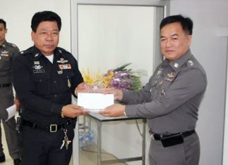 During the ceremony, Pol. Col. Supathee Bungkhrong presented gifts and cash awards to six retired police officers.
