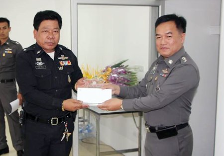During the ceremony, Pol. Col. Supathee Bungkhrong presented gifts and cash awards to six retired police officers.