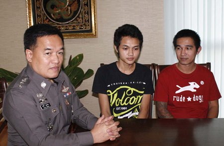 Alleged accomplices Kriengkrai Panchayapumi and Natee Sripromma turned themselves in to Region 2 provincial police superintendant, Pol. Col. Supathee Bungkhrong.