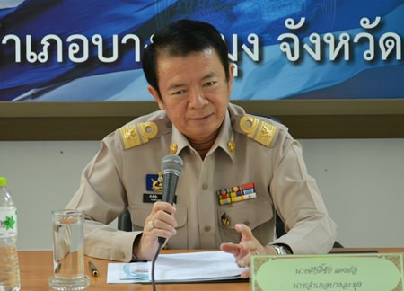 Banglamung District Chief Sakchai Taengho chairs the recent “Improve the Intensity of Local Tourism Safety” forum.