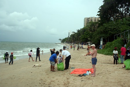 Children from the Human Help Network Foundation Thailand and 10 volunteers turned out on October 20 to clean Cosy Beach.
