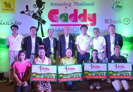 Winners of the Gross Score prizes, (front row) Phanida Tocheun from Suanson Pradipat Golf Course, Saithong Wongwian from Laem Chabang, Boobpaporn Leebo from Thai Country Club, and Siripen Jannin from Suanson Pradipat Golf Course pose with tournament officials and sponsors.