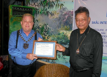 Tim McGuire, President of Skål International Chiang Mai & North Thailand and Skål International President Sonny Aung Khin with the Skål International Twinning Certificate at the signing ceremony held at Padonmar Restaurant, Yangon, Myanmar on September 20, 2014.