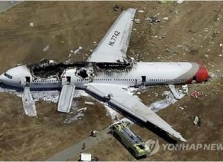 The wreck of Asiana Flight 214 at San Francisco International Airport (Yonhap file photo)