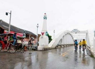 Cycling in the charming town of Lampang