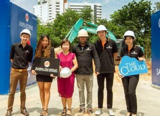 From left-right: Sakda Pukerdpim, Assistant Director, Samiporn Kamkaew, Assistant Construction Director, Wipa Borvornratanagosol, Director of Troung Co., Ltd., Shlomo Netter, Construction Director, Nimit Borvornratanagosol, Director of Troung Co., Ltd., and Dusadeeporn Mudhasakul, Project Coordinator, gather for a group photo to celebrate the commencement of construction of The Cloud condominium.
