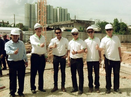 Somchao Tanthatherdthum (2nd left), Managing Director of NC Housing Co., Ltd., stands with fellow company directors and project managers during the ground-breaking ceremony for phase 2 of the Natureza Condominium.