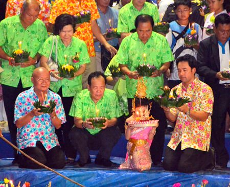 Mayor Itthiphol Kunplome and members of the Pattaya City Council join people in floating their krathongs at Lan Pho Public Park.