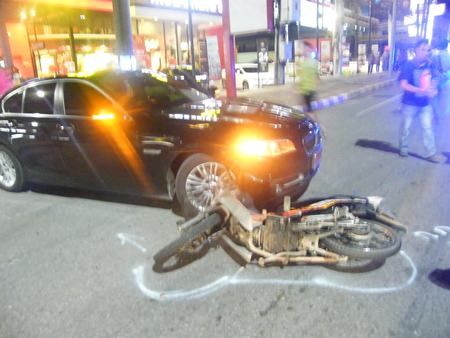 An overzealous civil-defense volunteer is being blamed for this motorbike accident on Sukhumvit Road.