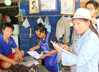 48 families found encroaching on navy land in Sattahip Legal, military and community officials collect data from families encroaching on navy land, and provide information on how they could apply for private use of royal property.