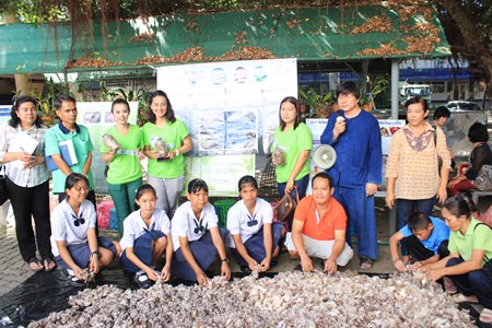 Pattaya School No. 8 has become the latest to take part in the YWCA Bangkok - Pattaya Center’s project to teach students how to grow and manage a mushroom farm.