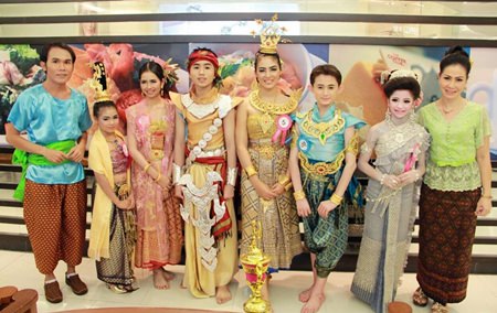 Winners in the Lions Clubs’ annual Theptida and Thepphabut Duanphen Contest gather on stage at Royal Garden Plaza.
