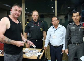 Taxi driver Kamsin Meethongsan returns the lost money and passport to British tourist David Pennington.
